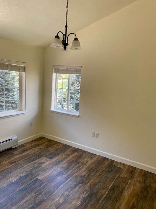 Building Photo - River View Condominium!