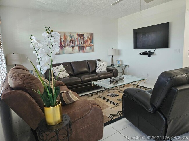 Building Photo - 4014 Cornwall A