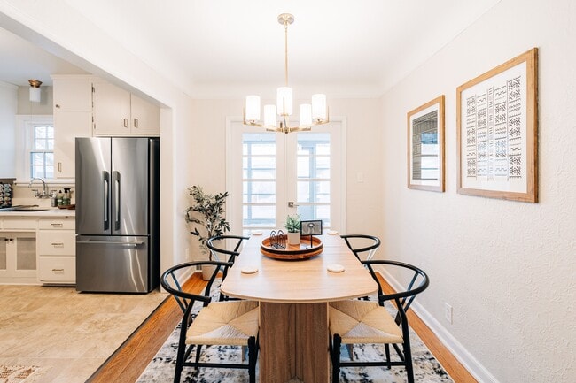 Foto del edificio - 1570 Chelsea St