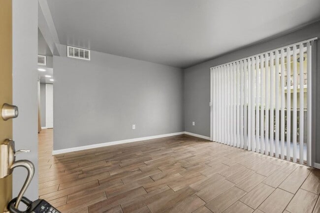 Building Photo - 2536 White Oak Pl