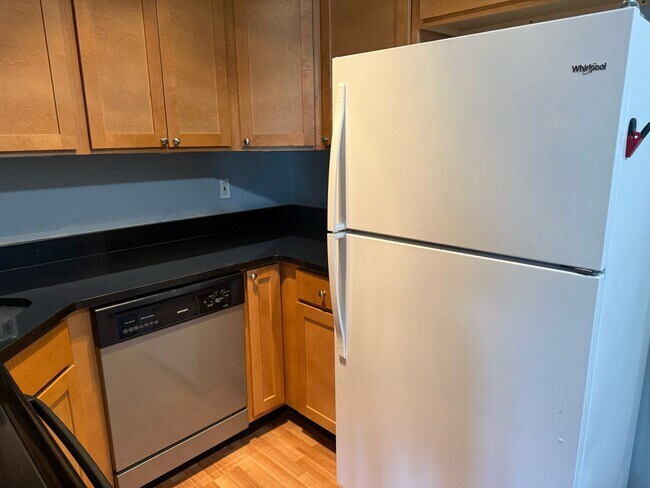 Foto del edificio - 2 Bed/1 Bath Condo in Ladue School District!