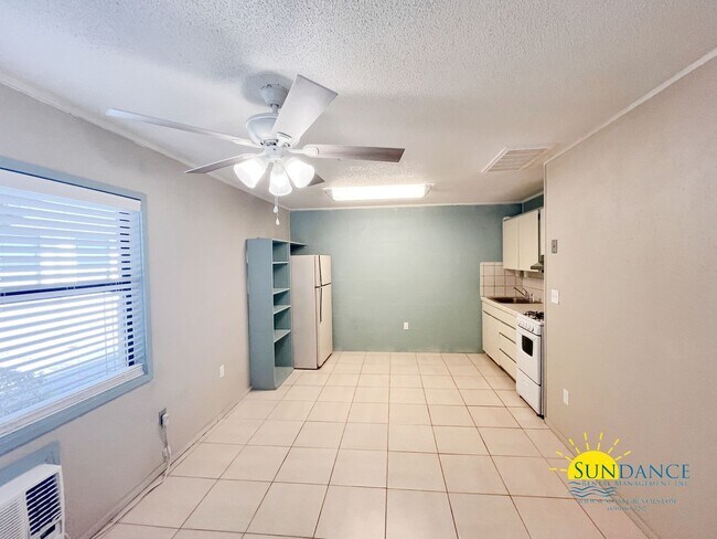 Building Photo - Efficient 1 Bedroom Unit in Niceville: All...