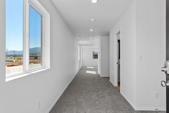 Foto del edificio - Lease special, save $900.00 if you sign an...