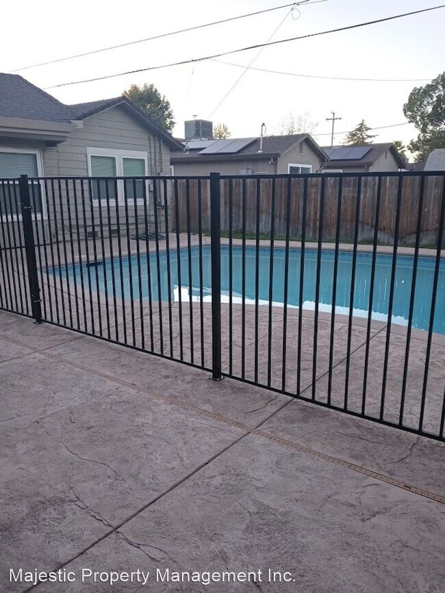 Foto del edificio - 3 br, 2 bath House - 2320 Marine Ave
