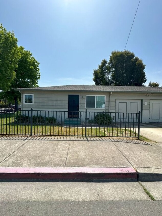 Primary Photo - Lund/DUPLEX