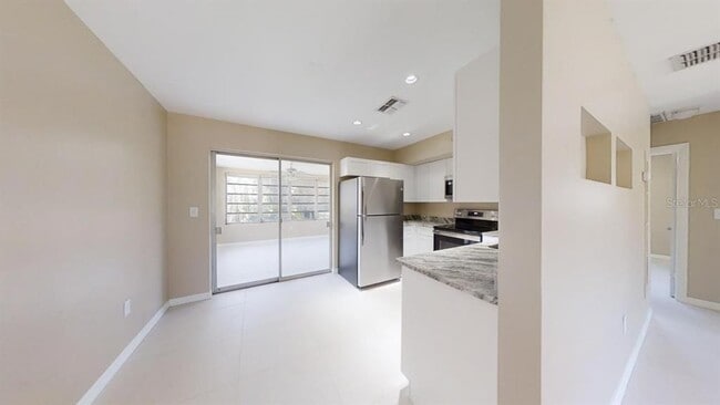 Building Photo - 4902 Largo Terrace