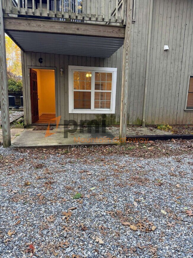 Building Photo - 134 Primrose Dr