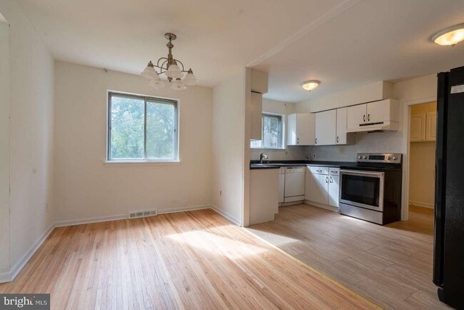 Building Photo - 1558 Specht Pl