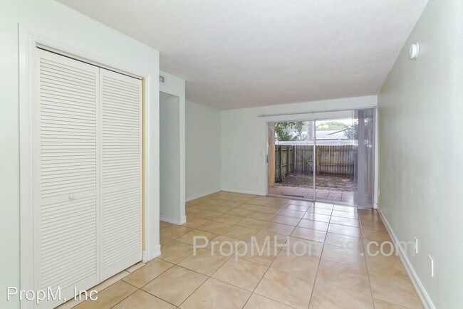 Foto del edificio - 3401 Clark Rd