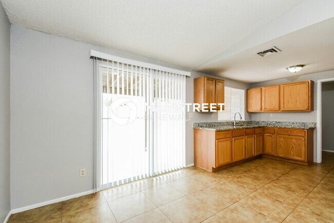 Building Photo - 2 Bedroom Pet-Friendly Home in Tucson, AZ with Main Street Renewal