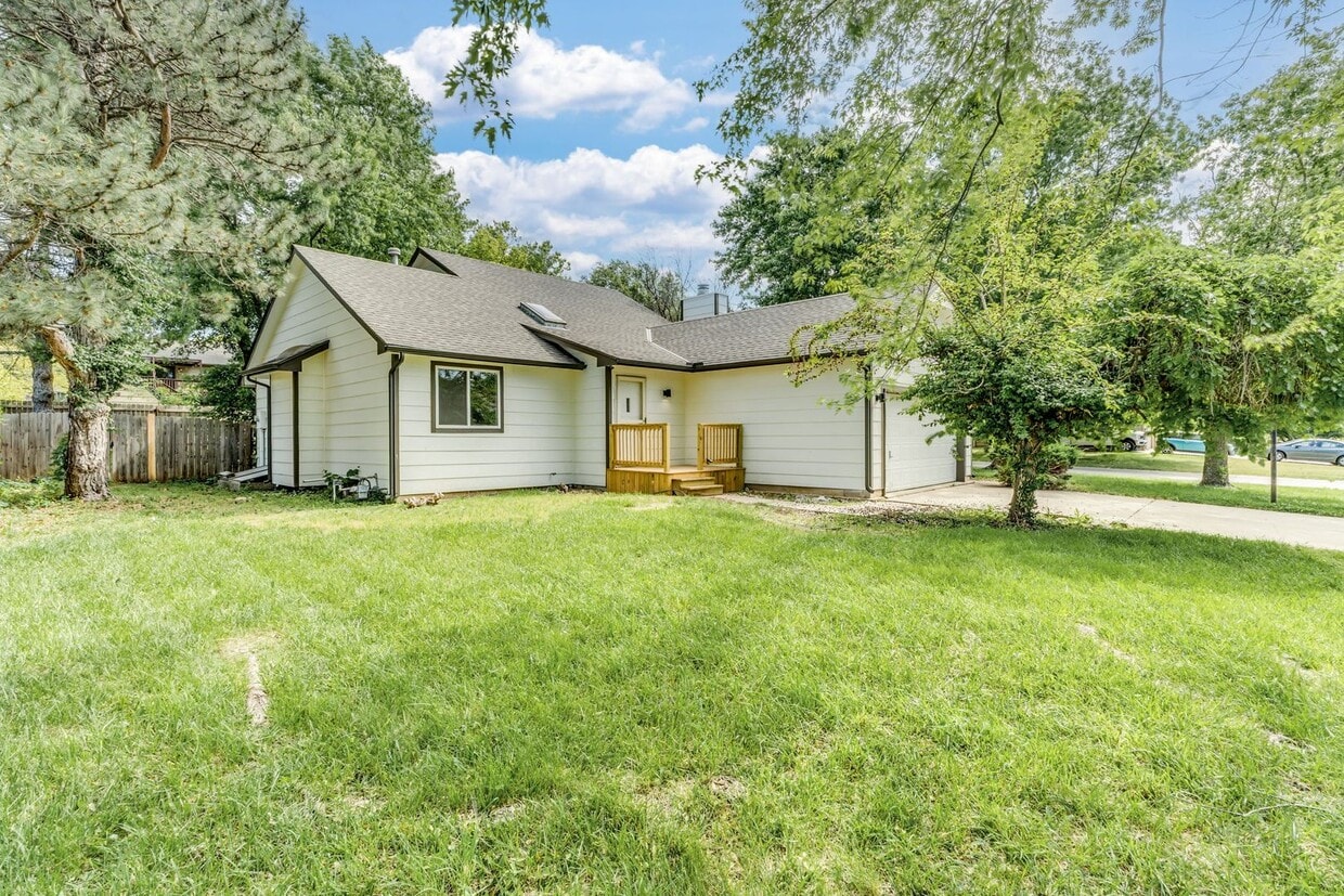 Primary Photo - Completely renovated 4 bedroom, 3 bathroom...