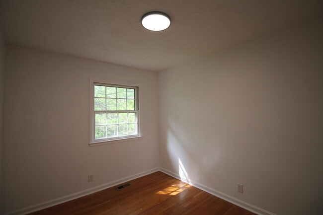 Building Photo - 2015 Garden Springs Dr