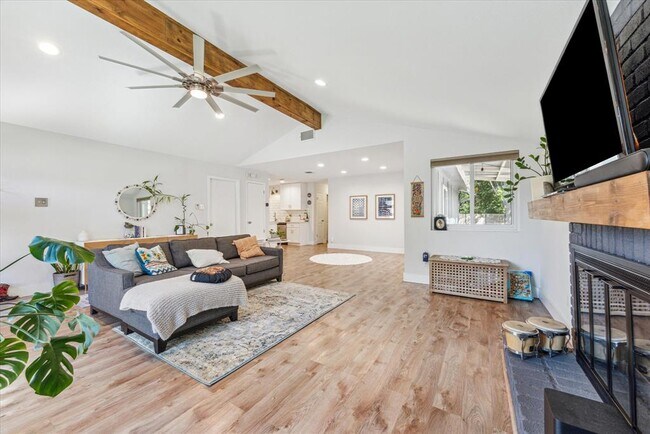 Foto del edificio - 11201 Sage Hollow Dr