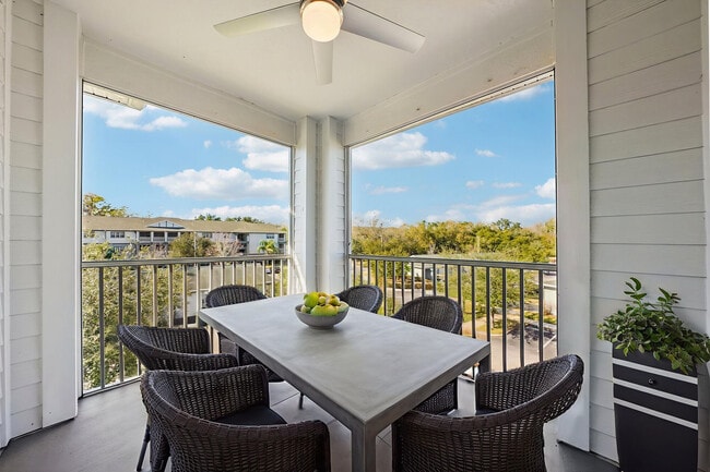 Building Photo - THE PARQ AT CROSS CREEK