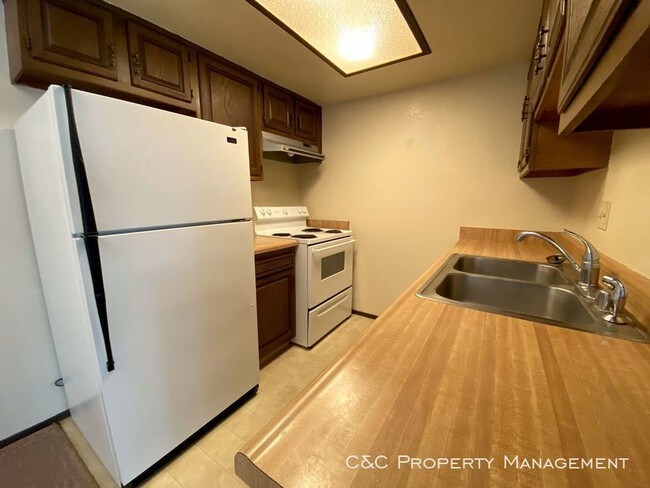 Foto del edificio - Two Bedroom Townhouse In Monterey