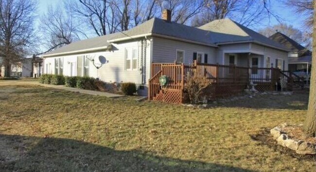 Building Photo - 306 S Rogers Rd