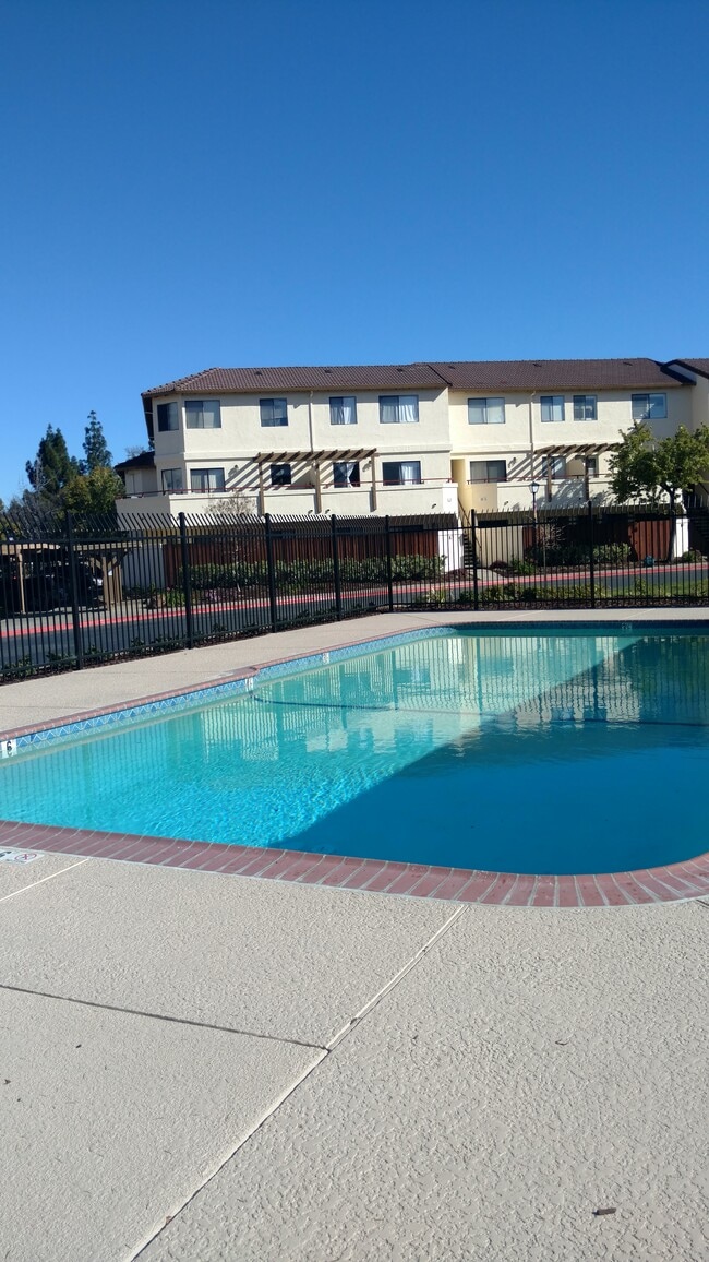 Building Photo - 5070 Valley Crest Dr