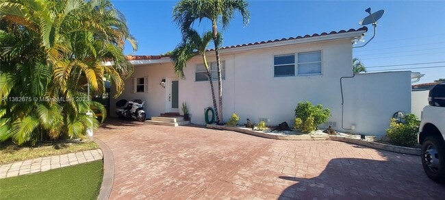 Building Photo - 8105 SW 17th Ter