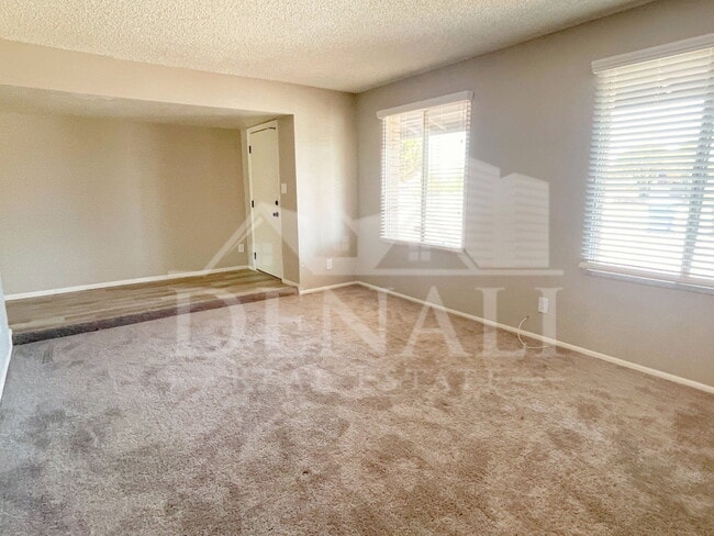 Foto del edificio - 2243 W McRae Way