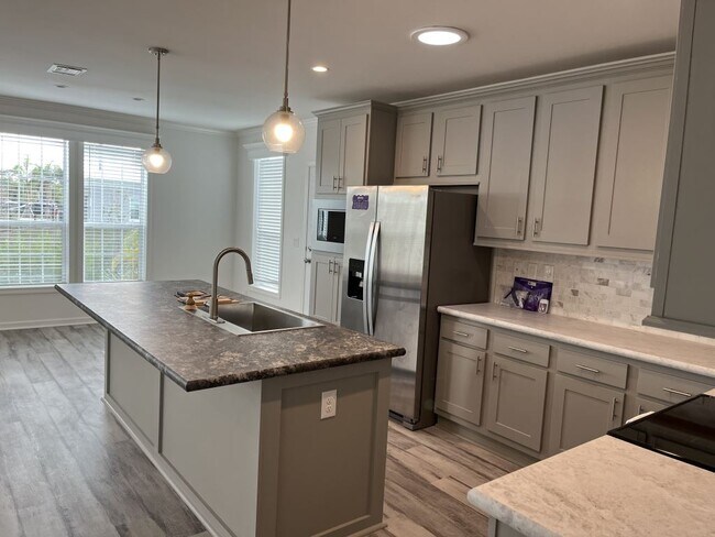 Foto del edificio - 24300 Airport Rd