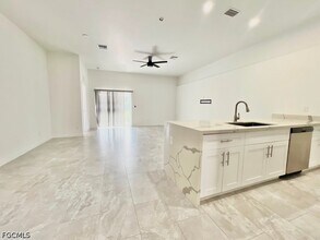 Building Photo - 4622 SW 7th Pl