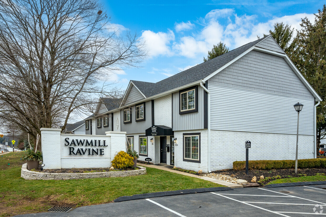 Foto principal - Reserve at Sawmill Ravine Townhomes & Gardens