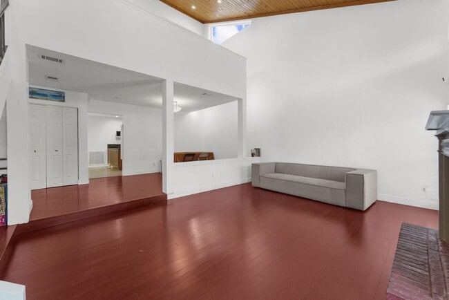 Building Photo - 7621 Sierra Terrace W