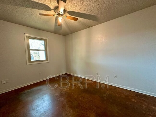 Building Photo - 8314 Hartford Ave
