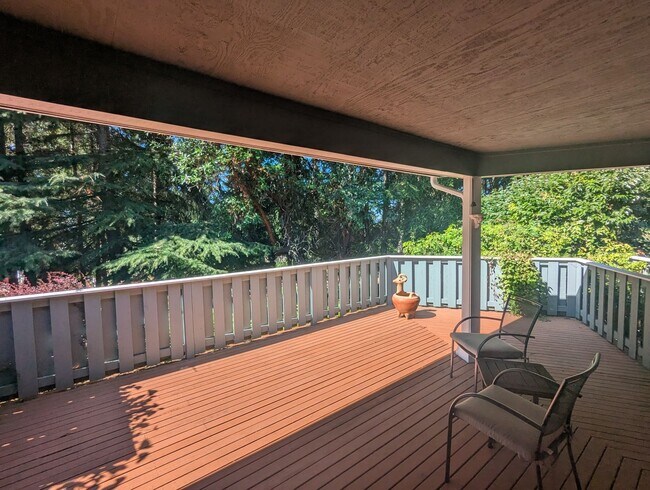 Foto del edificio - Historic Fort Ward Townhome on Bainbridge Island