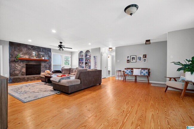 Foto del edificio - 1112 Blue Ridge Blvd