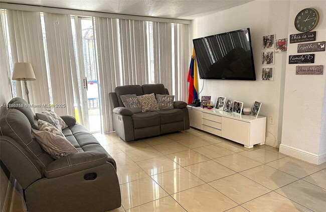 Foto del edificio - 8820 Fontainebleau Blvd