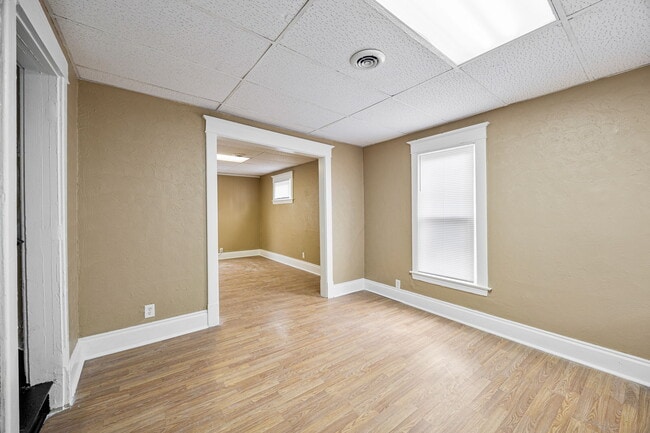 Building Photo - 744 Diamond Ave