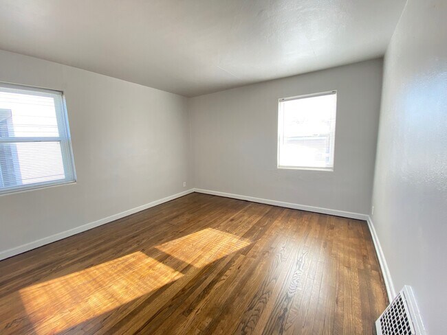 Building Photo - 5412 Chippewa St