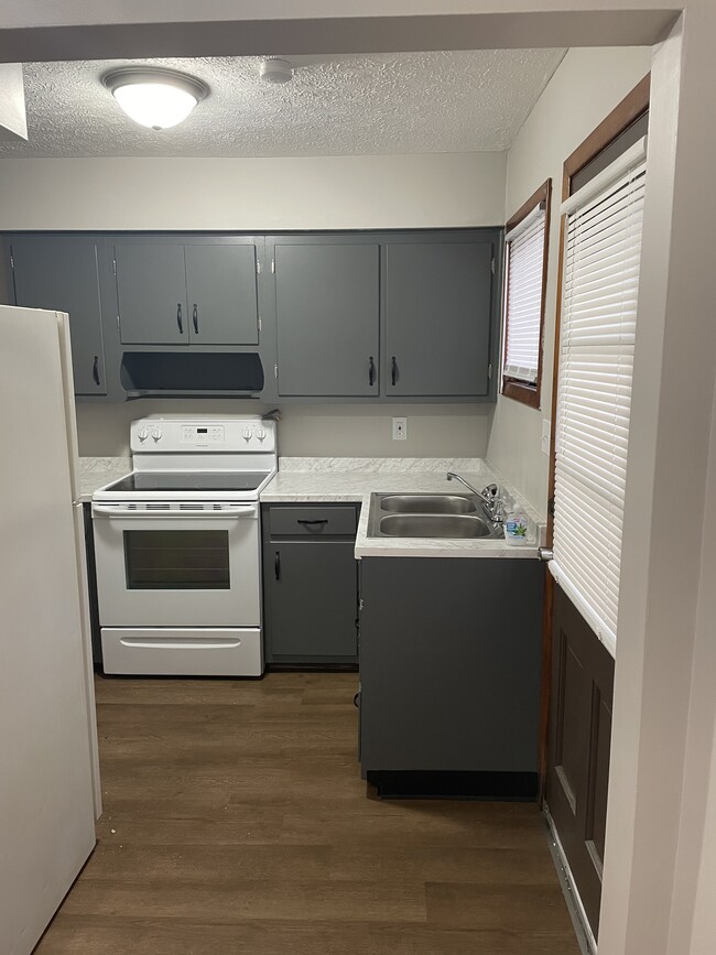 Building Photo - 1396 Goodyear Blvd
