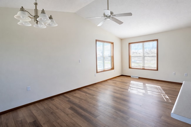 Building Photo - 514