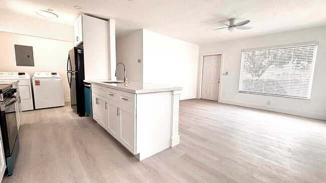 Building Photo - 721 N 68th Ter