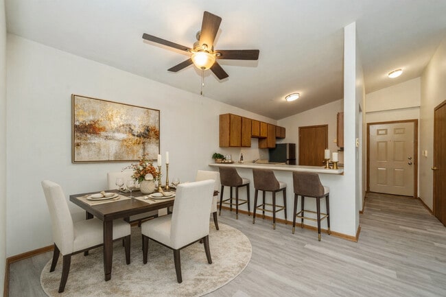 Building Photo - 1371 Cunat Ct