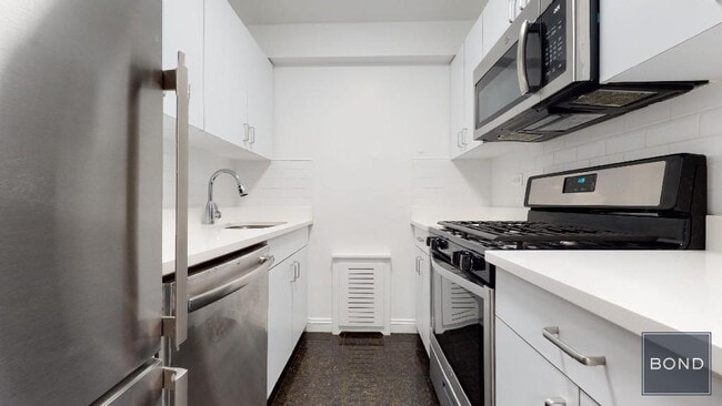 Building Photo - 405 E 56th St
