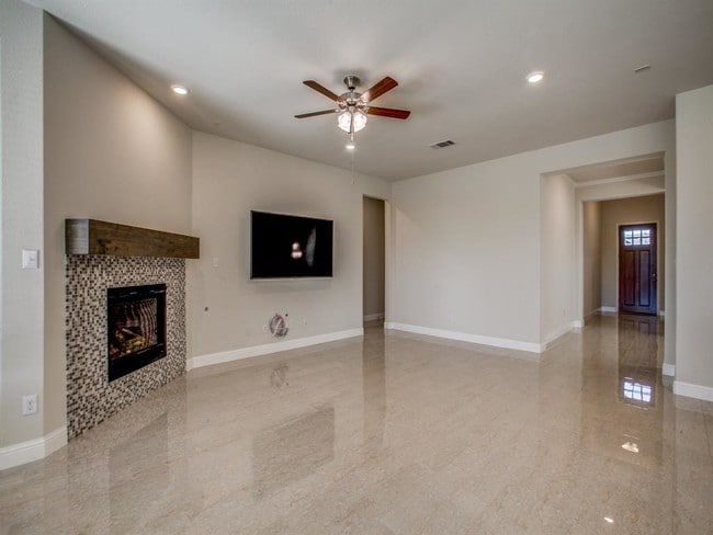Building Photo - 3009 Charles Dr