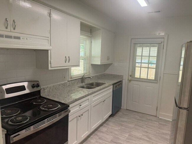 Building Photo - 725 1/2 Bellwood Road, Hampton, VA   23666