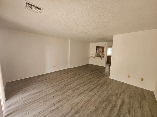 Building Photo - Sunridge Estates Condo