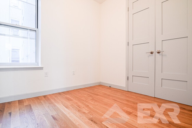 Building Photo - 68 W 107th St