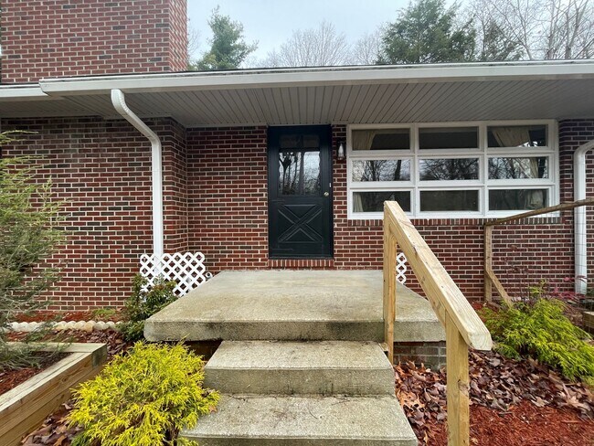 Building Photo - 232 Eastbrook Drive