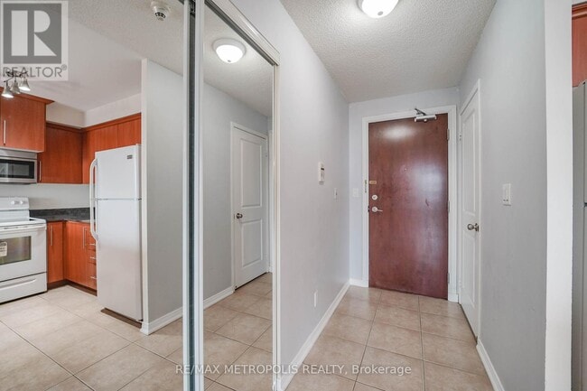 Building Photo - 6 Rosebank Dr