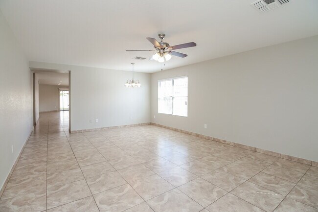 Foto del edificio - 2768 W San Carlos Ln