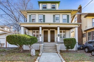 Building Photo - 1054 Hunterdon St