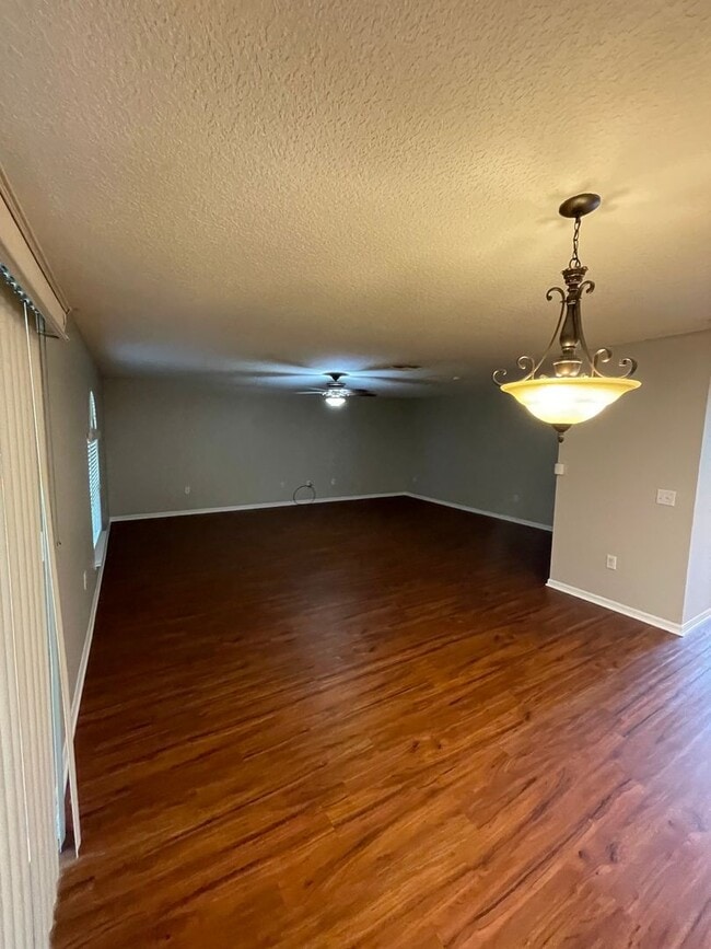 Building Photo - 421 Brooklet Cir