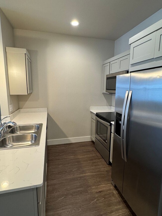 Foto del edificio - 6040-6042 Farmstead Ave