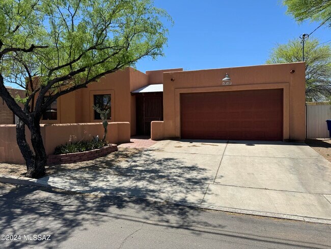 Building Photo - 1717 N Baxter Dr