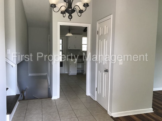 Building Photo - Rent Special on This 4 Bed House